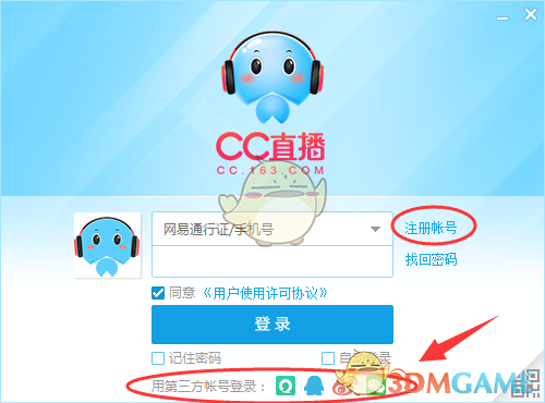 泰山陪爬小伙忙疯了也赚疯了